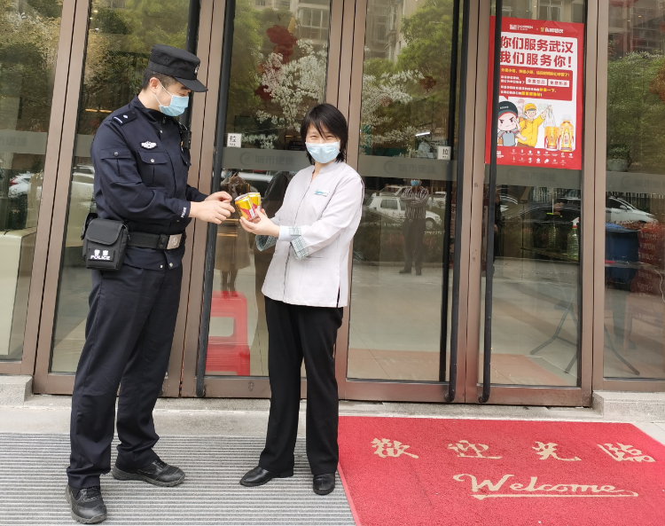 东鹏特饮联合东呈酒店，为服务武汉的一线工作者提供能量支持